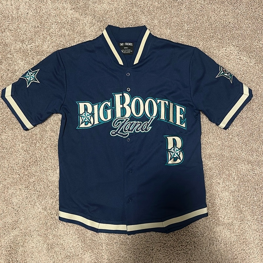 Two friends- big booty land jersey small